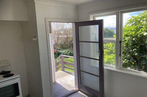 Photo of property in 87 Queens Drive, Lyall Bay, Wellington, 6022