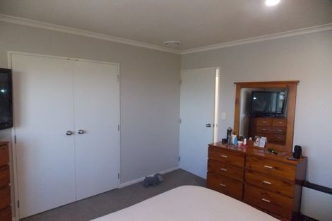 Photo of property in 32 Somerset Crescent, Highbury, Palmerston North, 4412
