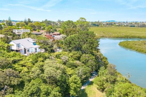 Photo of property in 43c Taioma Crescent, Te Atatu Peninsula, Auckland, 0610