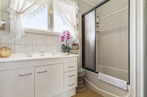 Photo of property in 118 Don Buck Road, Massey, Auckland, 0614