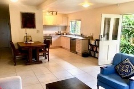 Photo of property in 4a/3 Corrella Road, Belmont, Auckland, 0622