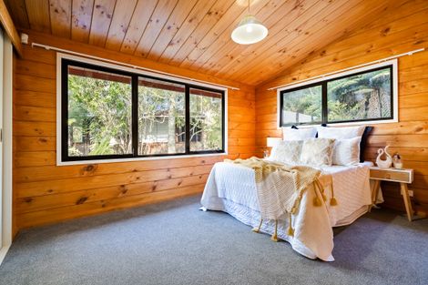 Photo of property in 27 Wirihana Road, Titirangi, Auckland, 0604