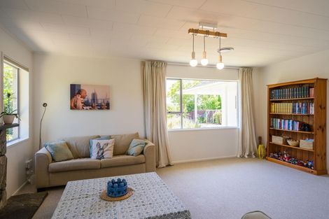 Photo of property in 24 Rewarewa Crescent, Waikanae, 5036