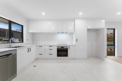 Photo of property in 18 Dotterel Place, Westgate, Auckland, 0614