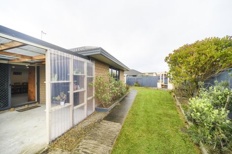Photo of property in 53 Geneva Terrace, Kelvin Grove, Palmerston North, 4414