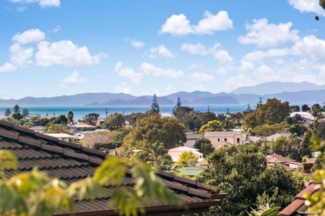 Photo of property in 8 Seamount Drive, Red Beach, 0932