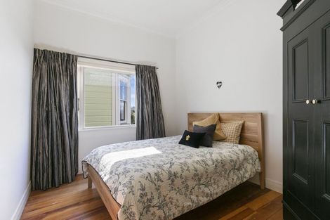 Photo of property in 18 Mitchell Street, Brooklyn, Wellington, 6021