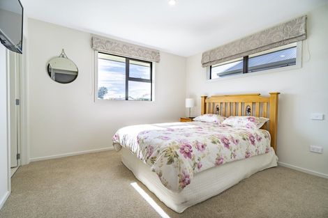 Photo of property in 10 Pop Andrew Drive, Te Anau, 9600