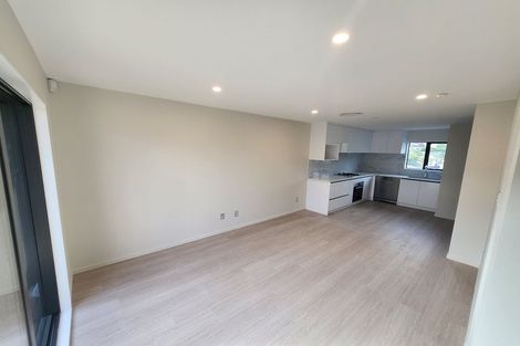 Photo of property in 105 Trias Road, Totara Vale, Auckland, 0629