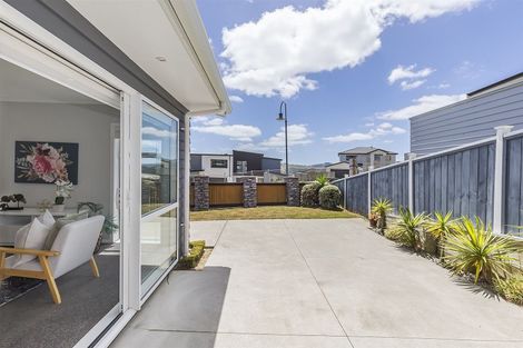 Photo of property in 5 Madeira Close, Whitby, Porirua, 5024