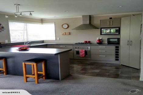 Photo of property in 11 Geneva Terrace, Kelvin Grove, Palmerston North, 4414