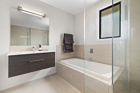 Photo of property in 4 Kinross Lane, Jacks Point, Queenstown, 9371