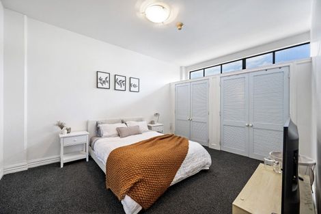 Photo of property in Endeavour Apartments, 11/125u Thorndon Quay, Pipitea, Wellington, 6011