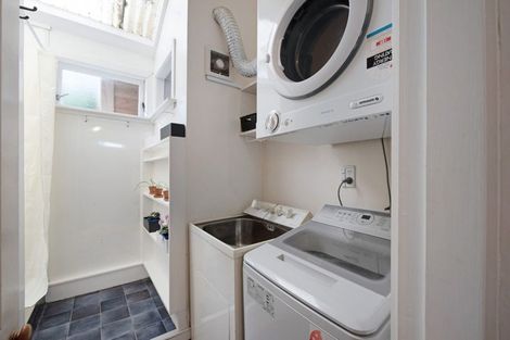 Photo of property in 15a Mortimer Terrace, Aro Valley, Wellington, 6021