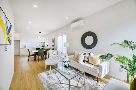 Photo of property in 3d Kingdale Road, Henderson, Auckland, 0610