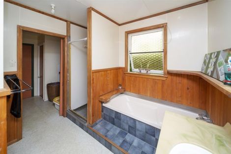 Photo of property in 46 Vogel Street, Hawera, 4610