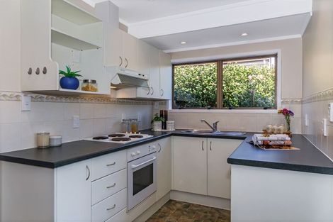 Photo of property in 2/36 Shanaway Rise, Hillcrest, Auckland, 0627