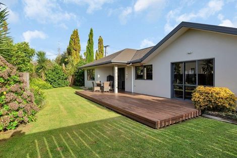 Photo of property in 18 Paradise Point Place, One Tree Point, 0118