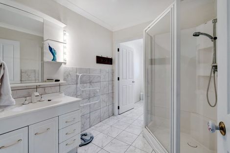 Photo of property in 3 Karina Road, Merrilands, New Plymouth, 4312