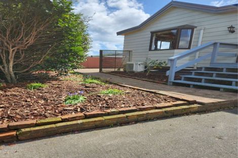Photo of property in 9 Churchill Terrace, Waiuku, 2123