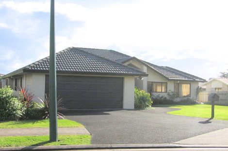 Photo of property in 20 Newry Close, East Tamaki Heights, Auckland, 2016