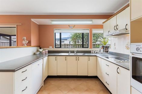Photo of property in 31 Weiti Road, Orewa, 0931