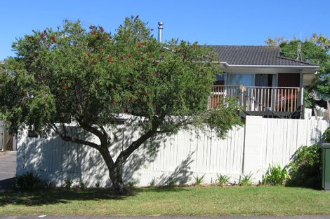 Photo of property in 21 Nui Mana Place, Te Atatu South, Auckland, 0610