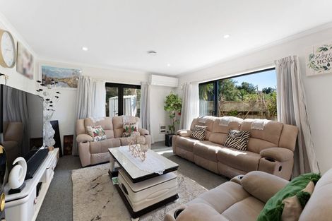Photo of property in 19 Titch Place, Glen Eden, Auckland, 0602