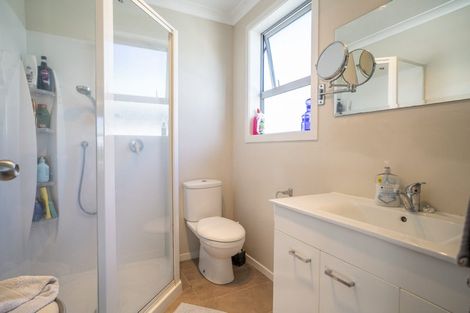 Photo of property in 107 Kenmore Street, Newlands, Wellington, 6037