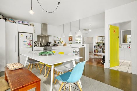 Photo of property in 129 Onepu Road, Lyall Bay, Wellington, 6022