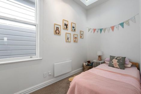 Photo of property in 33 Queen Street, Mount Victoria, Wellington, 6011