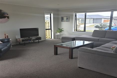 Photo of property in 5 O Ruamano Crescent, Pukekohe, 2120