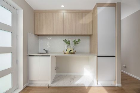 Photo of property in 18a Kearney Place, Massey, Auckland, 0614