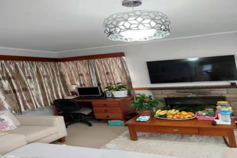 Photo of property in 15 Beverly Place, New Lynn, Auckland, 0600