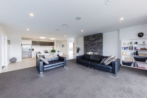 Photo of property in 33 Hartwell Drive, Kelvin Grove, Palmerston North, 4470