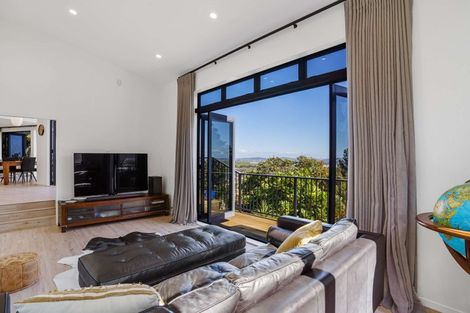 Photo of property in 110 Point View Drive, East Tamaki Heights, Auckland, 2016