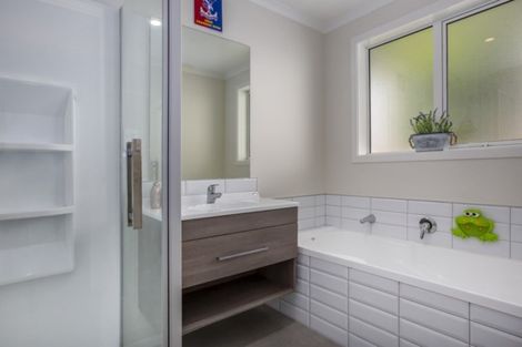 Photo of property in 11 Banks Boulevard, Whitby, Porirua, 5024