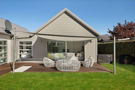 Photo of property in 11 Haddow's Place, Lake Hayes, Queenstown, 9304