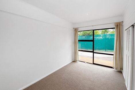 Photo of property in 10 Meadow Crescent, Te Atatu South, Auckland, 0602