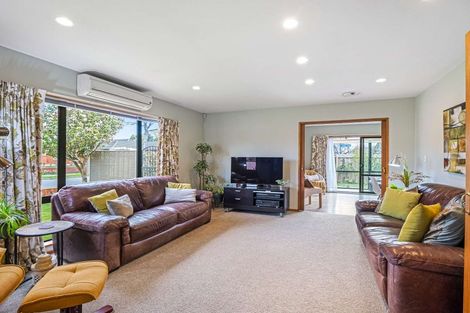 Photo of property in 4 Chesterfield Mews, Russley, Christchurch, 8042