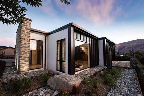 Photo of property in 9 Matipo Street, Wanaka, 9305