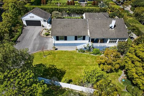 Photo of property in 100 Cheviot Road, Lowry Bay, Lower Hutt, 5013