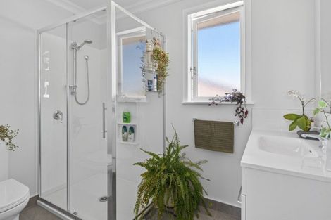 Photo of property in 27 Woodford Avenue, Brookfield, Tauranga, 3110