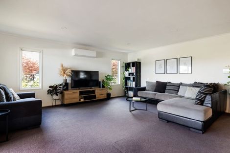 Photo of property in 107 Farnborough Drive, Grandview Heights, Hamilton, 3200