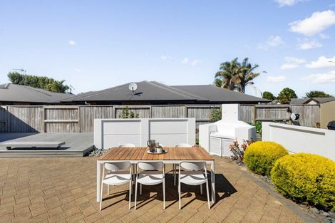 Photo of property in 2 Coleraine Drive, Rototuna, Hamilton, 3210