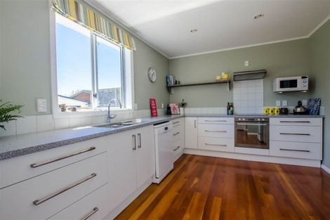 Photo of property in 65 Ngaio Road, Waikanae, 5036