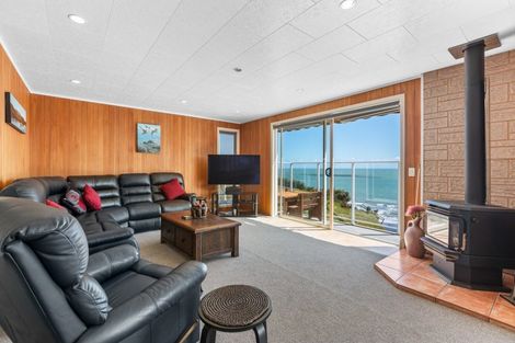 Photo of property in 24 Motukari Place, Onaero, Urenui, 4383