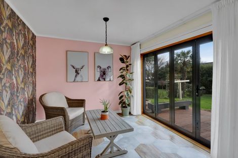 Photo of property in 24 Dunn Street, Egmont Village, 4372