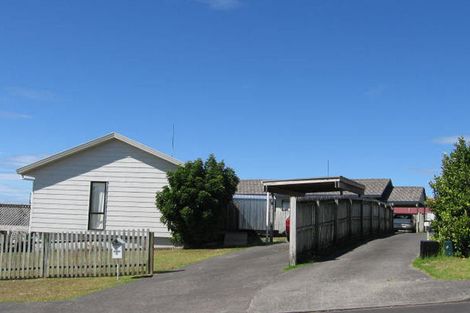 Photo of property in 1/12 Jumento Place, Unsworth Heights, Auckland, 0632