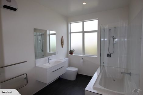 Photo of property in 51 Sheldon Street, Woolston, Christchurch, 8023